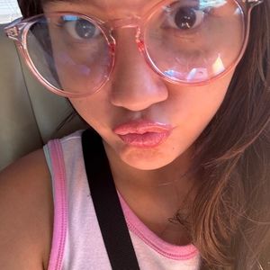 Meet your Posher, Stella